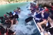 【動画】他の船を沈没させるメキシコの川下りワロタ。楽しそうｗｗｗ