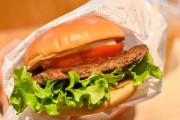 間男ワイ「何食べたい？」人妻彼女「モスバーガーが良い」ワイ「え！？」