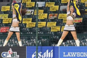 タイガースガールズがベンチ上でダンス　甲子園開幕盛り上げた