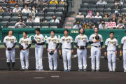 オープン戦試合前、阪神の１０人の新入団選手が甲子園のファンの前で挨拶