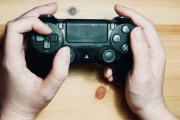 中指、薬指、小指 ← ゲームの操作でこれ使ってる？