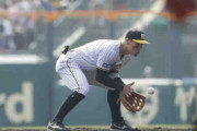 阪神佐藤輝明、初二塁で「５－４－３」のゲッツー　初回と２回にもゴロ処理、問題なく守備こなす