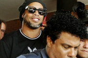 元ブラジル代表ロナウジーニョ、偽造パスポートで逮捕…生涯収入200億円→口座残高600円に