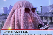 ライブの為に仮病で欠勤したテイラー・スウィフトのファンの変装←「大笑いした」（海外の反応）