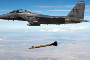 米F-15戦闘機が低威力戦術核爆弾B61-12「核バンカーバスター」投下実験に成功！