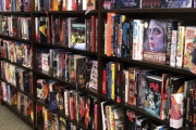 【悲報】アメリカの本屋、漫画のスペースが巨大になりアメコミは隅へ追いやられる