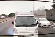 無理な運転をして追突しかける保土ヶ谷バイパスの軽トラ怖すぎワロタ。