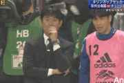 【GIF】日本代表･森保監督、選手からアドバイスをもらうwww