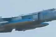 海外　ウクライナのSu-24が、レーザー誘導ミサイルで武装し戦場に戻ってきた