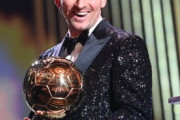 【海外の反応】「悲劇だ」メッシ、7度目のバロンドール受賞も海外のファンから賛否両論の声！