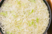 某飲食店のキャベツのコールスローサラダは 甘酸っぱく且つ酸っぱすぎず、キャベツも程よい硬さ