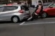 【動画】 どっちが悪い？ バック駐車中の車がDQNバイクと接触する衝撃動画が話題に