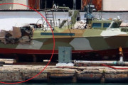 バイラクタルTB2に破壊されたロシア軍艦艇、港で回収されている様子