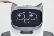 ネコ型配膳ロボで知られる中国企業が新作ロボを発表！高度なAIで仕分け作業などを完璧にこなす