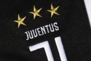 もはや街中でも着用できるファッションアイテム! ユベントスが新3rdユニフォームをお披露目