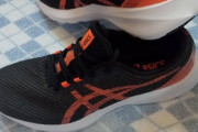 【画像】通販でランニングシューズ買ったんだけど、これ絶望的にダサくないか？