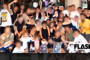 【芸能】片瀬那奈、“コカイン逮捕”元恋人とのパーティ写真を入手！違法薬物で逮捕された人物が4人も写る芸能界「薬物ルート」の一端を明らかにする一枚