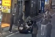 【傷害】新宿区歌舞伎町で発生した集団ボコり事件の動画が怖い。