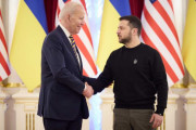バイデン大統領が予告なしにキーウを訪問、5億ドルのウクライナ支援を発表