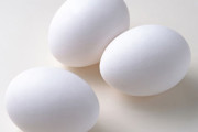 【えぇ…】安い卵、値上がりしすぎて「高い卵」のほうが安くなってしまう