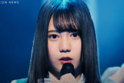 日向坂46、CMで「ソンナコトナイヨ」ライブ披露　『アキュビュー』　新CM「日向坂46」篇公開