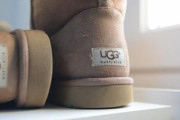 【豪】大人気UGGブーツの、日本人が知らない倒産危機