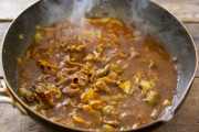 【疑問】無水カレーってやたら持て囃されてるけど、所詮タダの水をわざわざケチって何が楽しいの？←これｗｗｗｗｗ