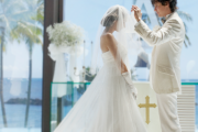 結婚式は問題なく進行していたのだが、いざ、双方両親のケーキ入刀と言うとき、新婦があることに気付いた・・・