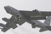 米軍の戦略爆撃機B-52「ストラトフォートレス」が東京上空に…横田基地に突如飛来！