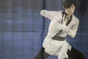 デイリースポーツ特大ポスターの羽生結弦選手、いつもと違う髪の分け目にファンが疑問