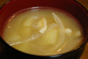 味噌汁にジャガイモ入れるのって許せる？許せない？