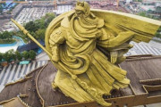 【中国】三国志の英雄・関羽の巨大像、観光名所なのに「公費の無駄遣い」と断罪され解体