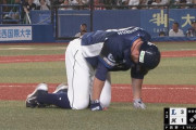 西武マキノン、自打球で負傷交代
