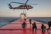 イスラエル海軍特殊部隊と米海軍特殊部隊が拿捕された船でレスキューミッション訓練を実施！