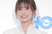 長濱ねる、“布面積少ない”自転車またがりショット　「大ボリューム」「反則級すぎる」とファンくぎ付け