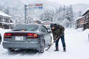【悲報】40代男性「ノーマルタイヤでも新品なら(雪道)ある程度いけると思った。」