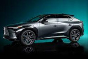 【悲報】トヨタの電気自動車bZ4X、試乗が始まるも評論家は微妙な評価
