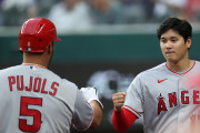 大谷の元同僚の大打者がまさかの投手デビュー！←「史上最高の二刀流！」(海外の反応)