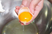 レシピ「卵黄のみ使います」ワイ「卵白はどうするんや…」