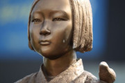 韓国人が慰安婦少女像を囲んでやっていること
