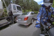 【静岡】無茶にも程がある。無理な対向車にヒヤリとさせられたバイク乗りの車載。