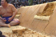 【悲報】土俵が崩れる