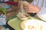 【埼玉】昭和40年代の学校給食メニュー「ソフト麺」を小中学校で提供