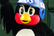 つば九郎が年俸５万円とヤクルト飲み放題などで残留　ドアラが代理人で同席