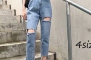 「さすがにそれは見苦しいって！」オトナが避けるべきNGデニム。もし自覚なく着ているならやめたほうが無難かも？　[8/25]