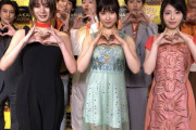 【悲報】浜辺美波さん、土屋太鳳さんより顔が大きかった....（画像あり）