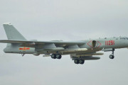 「東京を狙えるぞ」と威嚇、四国に迫った中国軍H-6K爆撃機の驚きの攻撃能力…核巡航ミサイルを6発搭載可能！
