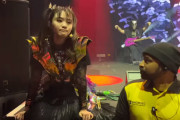【海外】BABYMETAL「メタリ！」でセキュリティスタッフを驚かせたMOAMETAL