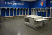 【画像】EURO敗退後のルーマニア代表のロッカールーム、なんかいいなこういうの