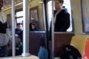 【人種差別】コロナは出てけ！アメリカの地下鉄で黒人がアジア人にスプレーを吹き付けて差別行為！【動画】